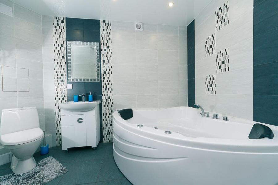 Apartmán Flat24 On Lesi Ukrainki 3 Kyjev Exteriér fotografie